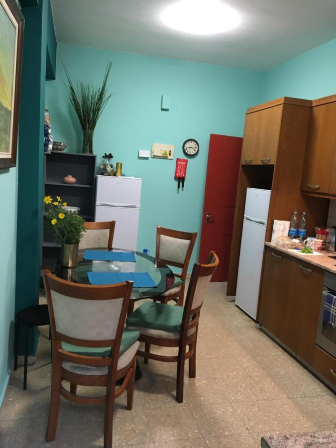 Past Or Trail Hostel Ларнака Екстериор снимка